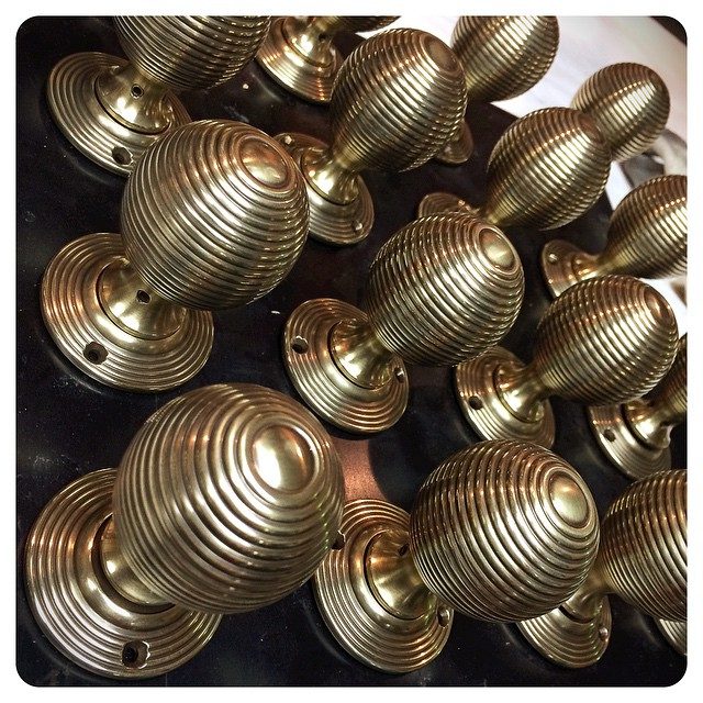 krehive knobs | burnished light antique brass