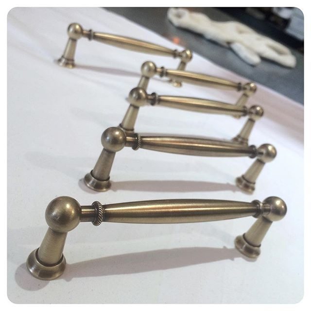 berghuis drawer pulls | burnished light antique brass