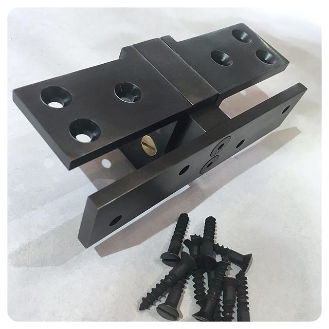 traditional harmon hinge in oil-rubbed bronze | harmonhinge.com